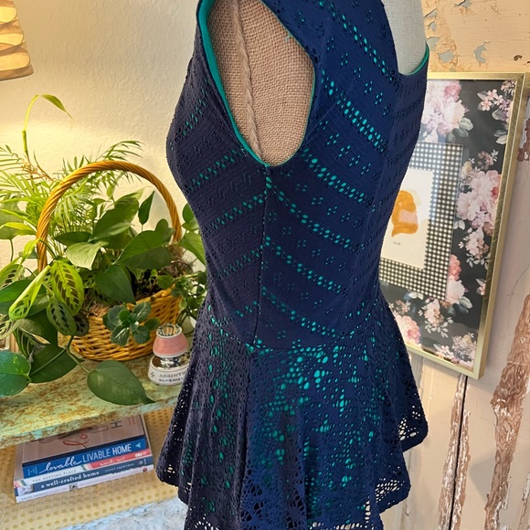 Anthropologie Navy Peplum Eyelet Top Size Small - Picture 4 of 4